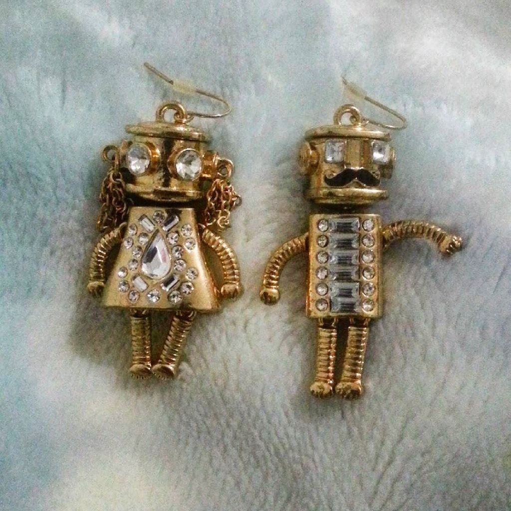 isistomie's tweet photo. Casal mais amor ♥
#mrrobot and #msrobot • • • • • •
#brincos #robots #robos #eurobo #acess… https://t.co/eiQ7pOD7nQ https://t.co/yA1bQXFLjX