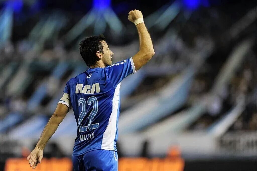 "Me retiro con la camiseta que amo" Diego Alberto Milito