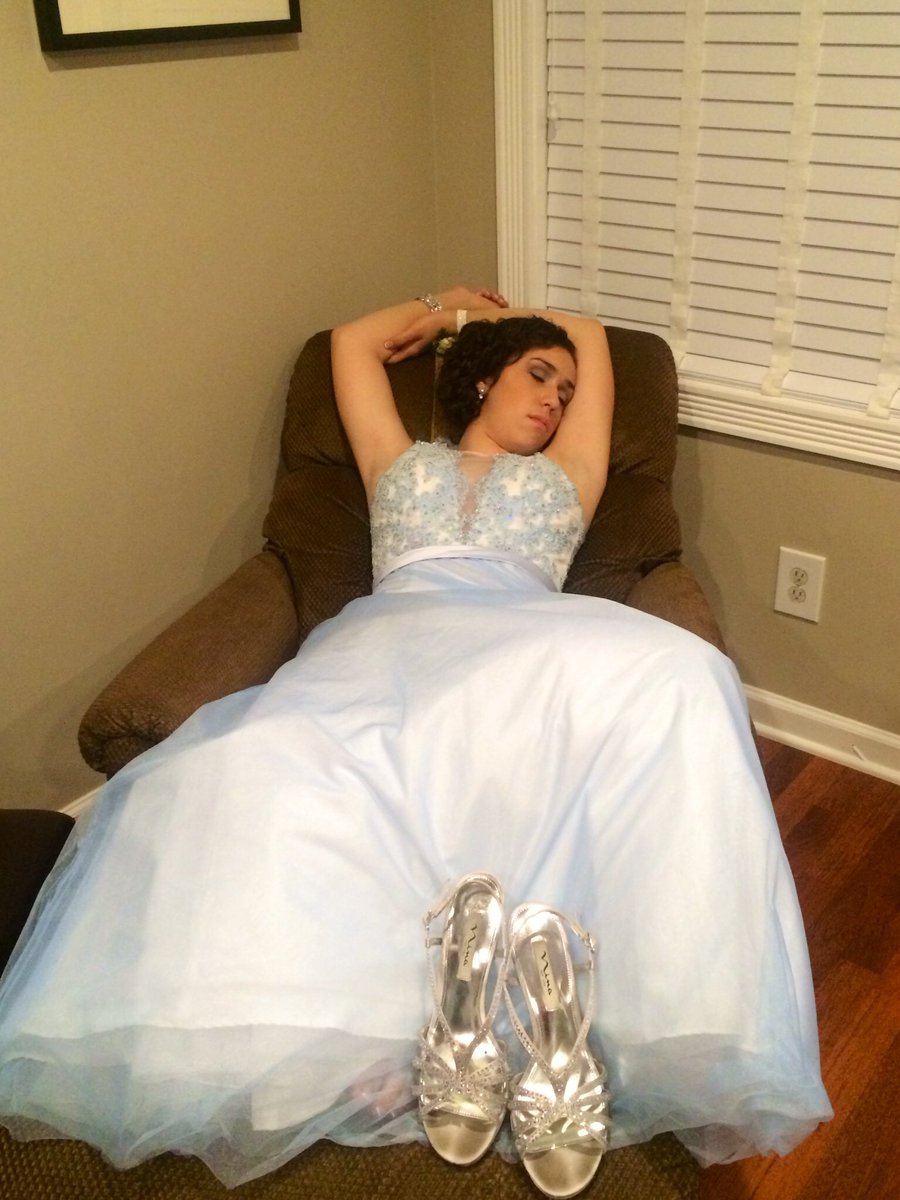 maldoo_lex's tweet photo. And when the clock struck 12 Cinderella napped 😴 https://t.co/9fJhQMaRX0