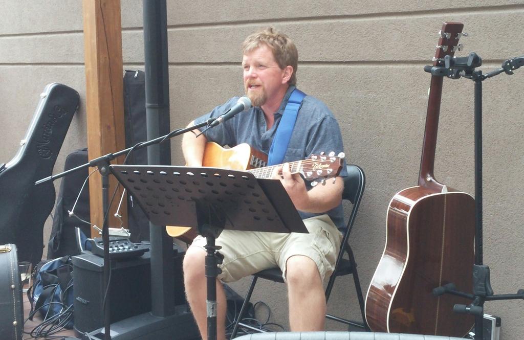 M_Edwards_Music's tweet photo. Playing a set at @Kettle_Drums. Rain's holding off. Come on out - I'll be jamming until 8pm! https://t.co/T2RXw1rwAD