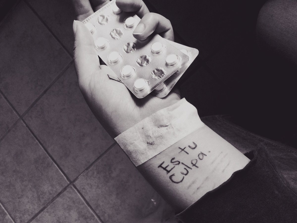PaminaGalvan's tweet photo. Crees que sean suficientes? @ALESSGIBAJA2 
Ya no puedo más con esto 😞💔
#MasAnorexiaMenosGordas https://t.co/gheMrAUioo