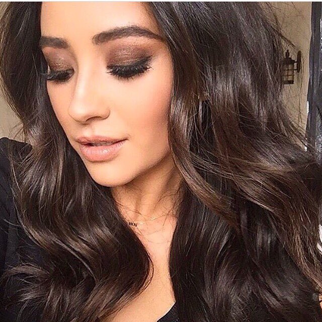 forevermina8's tweet photo. @shaymitch you're literally the selfie queen 👑👑 https://t.co/IwWLrVWy8g