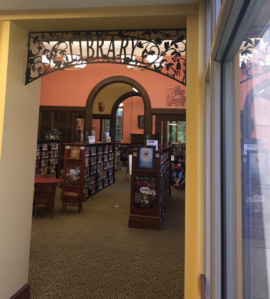 ElsaMarieHart's tweet photo. And the #bigfreelibrary is great, too! Thanks, @STLpubLibrary Carpenter Branch. https://t.co/CqErs7WewR