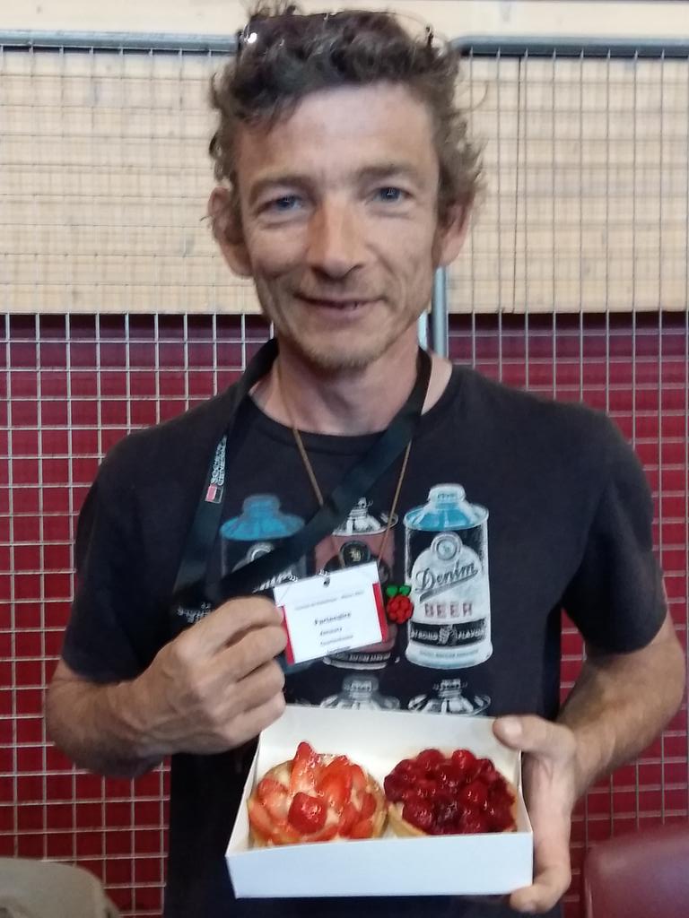 tyrower's tweet image. Avec @tobyad on a représenté #CourTechZone @RaspJamOrange à Nîmes aujourd&apos;hui. Avons trouvé une #RaspberryTartelette