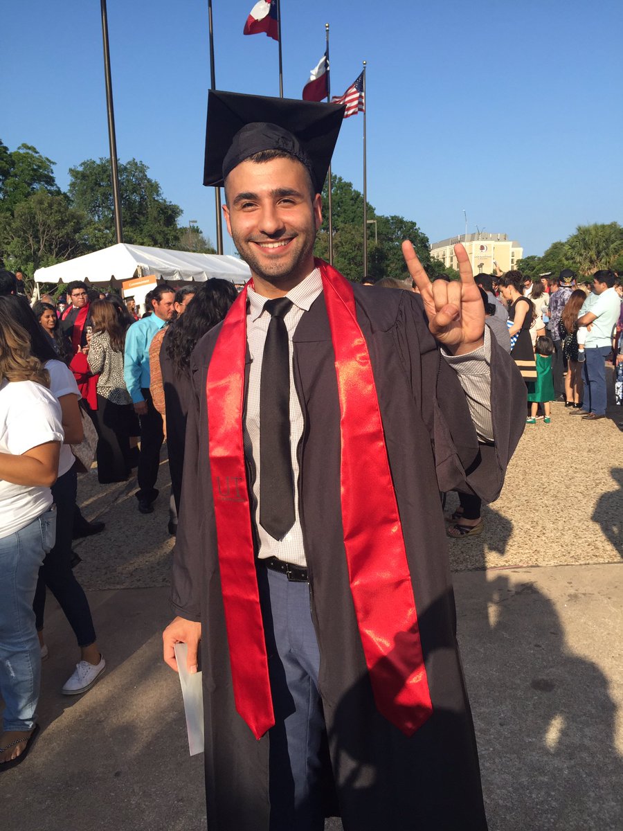 SHADIthaSHOOTER's tweet image. My best friend once told me if your next move don't scare you then it ain't big enough... #UT16 #UTgrad 🎓🎓🍾🐂🐂