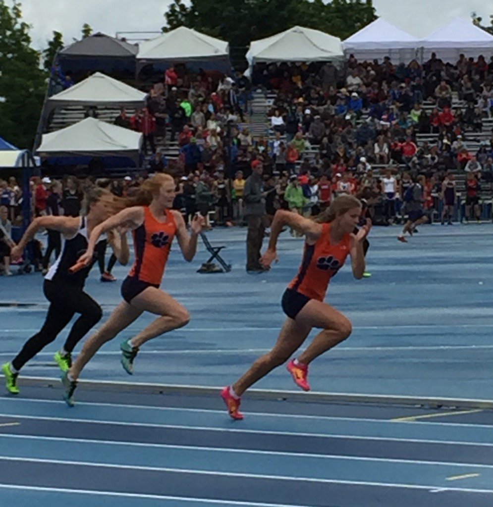 RunningBengals's tweet photo. Asia Kehl &amp; Anika Coombs rock it in the Girls 4x100 relay at State @bengalsbhs https://t.co/EO3UT5Mdh4
