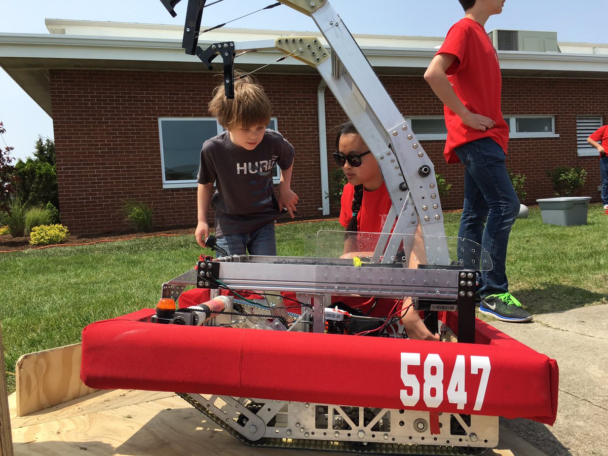 Ironclad5847's tweet image. @bbchs307 Ironclad is pleased to help out at Pause for Patriotism AND show our robot too! #RobotSummer
