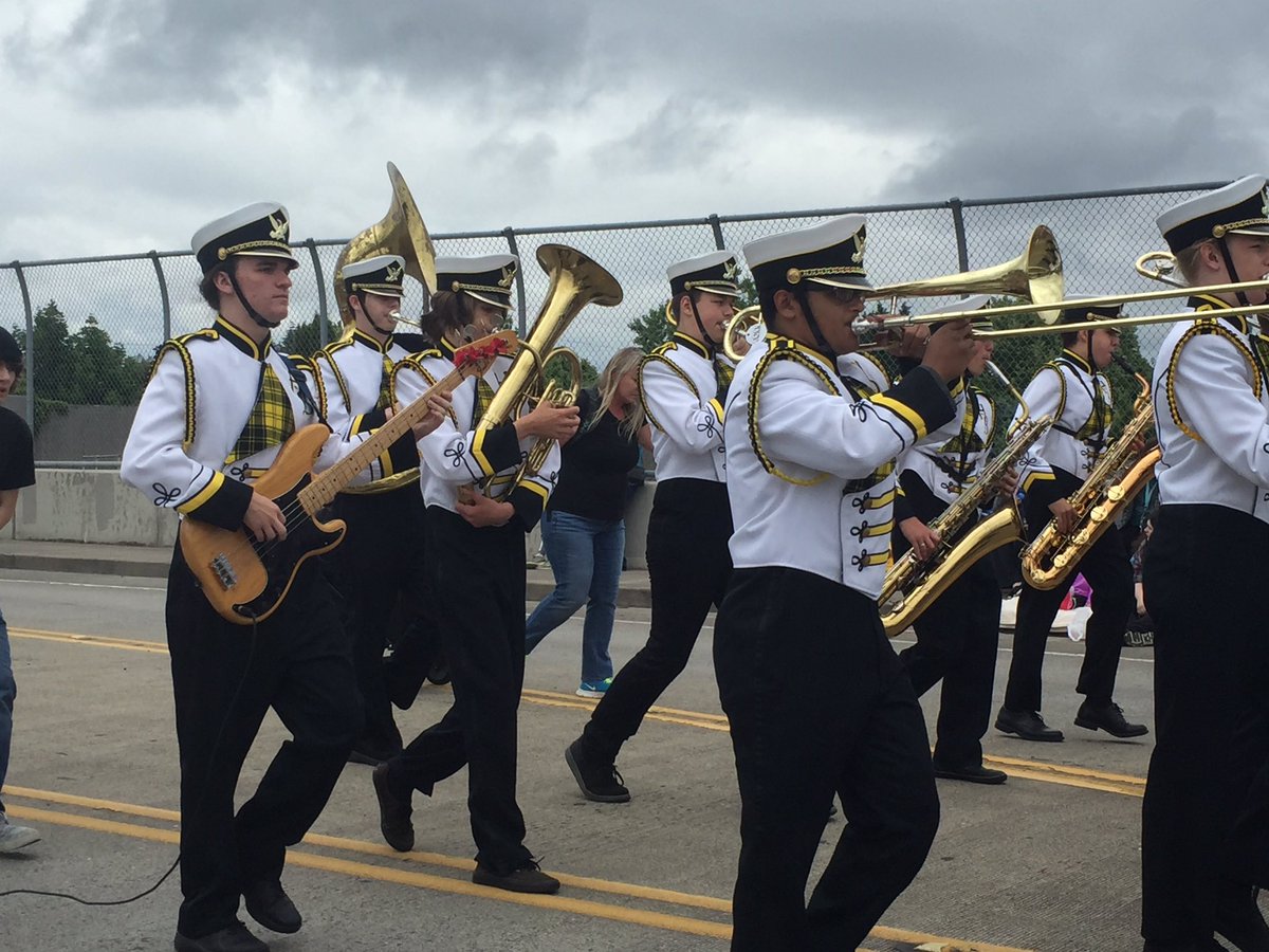 VancouverSD's tweet photo. Hudson's Bay- with a guitar!! 🎸great job! @valseeley7 https://t.co/oFB76UFXuj