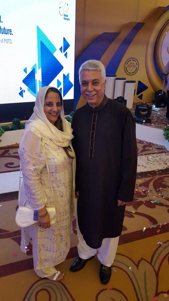 Behtareenpk's tweet photo. Ghazal singer Salman Alvi captivating the audience at PTSD 50 year celebration. #pstd50years #starlinkspr https://t.co/3hM7WDX4ic