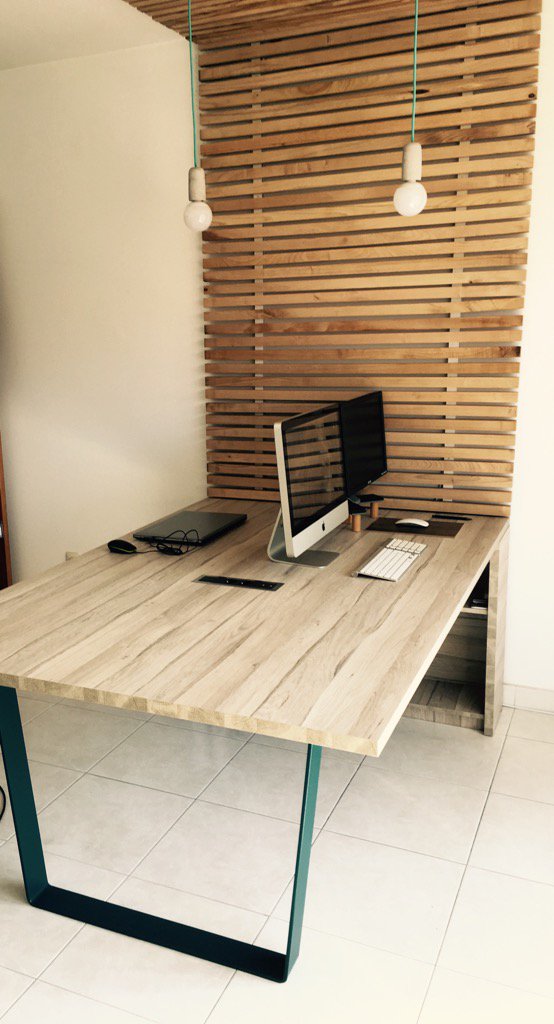 ¡La semana pasada <a href="/MariaSanOn/">María Sánchez Ontín</a> y yo acabamos nuestro espacio de trabajo! (llamarlo simplemente "mesa" sería injusto).