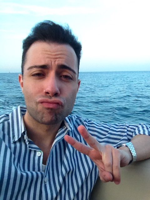 manelvideoblogs's tweet photo. Aquí relajadito viendo la puesta de sol en el @Boatpridesitges 🌅🚢 #boatpridesitges #dragsunset https://t.co/Moa8ZzzQjf