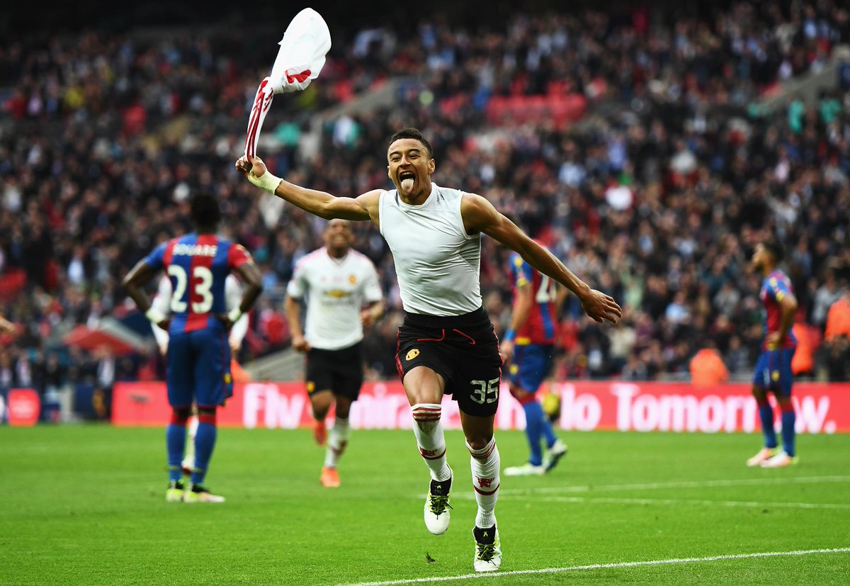 SportsCenter's tweet photo. Manchester United takes the FA Cup!

Red Devils outlast Eagles, 2-1, in extra time for record-tying 12th FA Cup. https://t.co/7cmfvfNoGQ