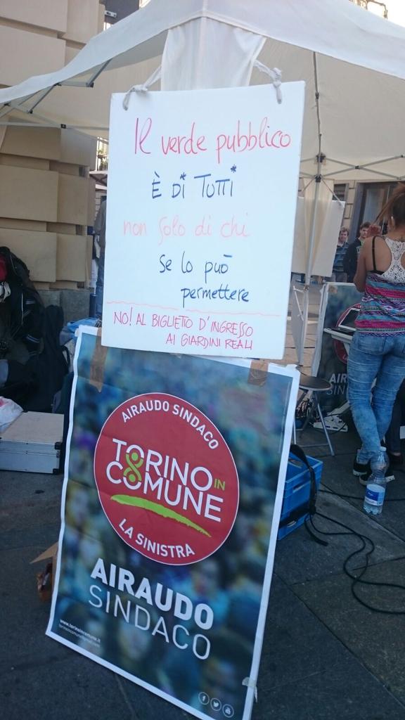 Fra0283's tweet photo. Presidio di piazza Castello per i Giardini Reali #musica #cultura #politica a #torino https://t.co/RMbbkUAoiJ
