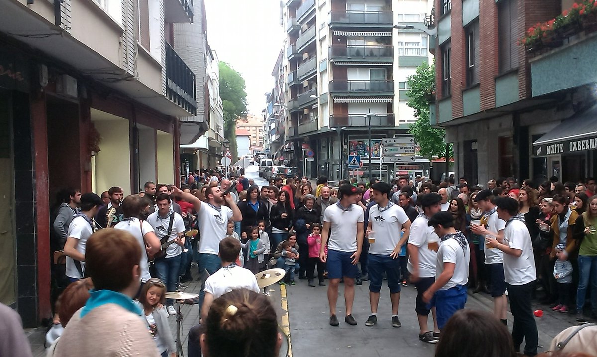 Elektrotxaranga #lekeitio #iparraldekohaizeak @IparHaizeak giro bikainean parrandan