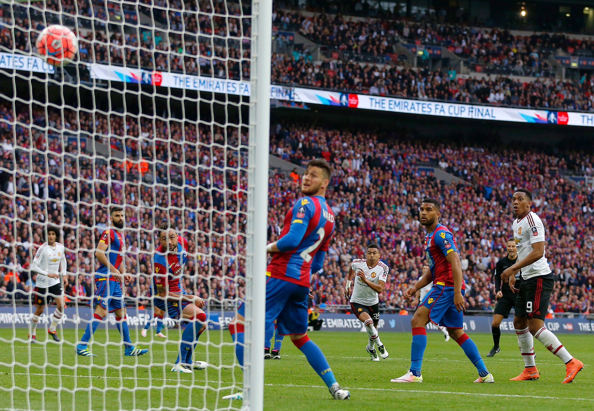 CjAOlIxWsAMKmgk.jpg:large