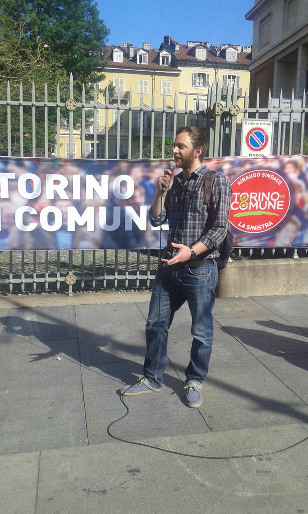 Fra0283's tweet photo. Sotto la #Mole con i lavoratori della Reggia di #Venaria #lavoro #cultura #politica #torino https://t.co/bHZpNpn5zv