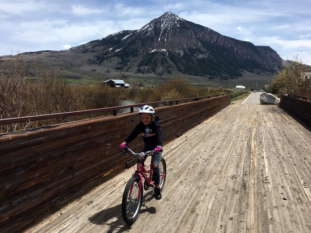BrianBarker's tweet photo. Family bike ride around #CrestedButte with some #BridgesOfTheButte practice mixed in. @AdaptiveCB https://t.co/WNWAtwNuJD