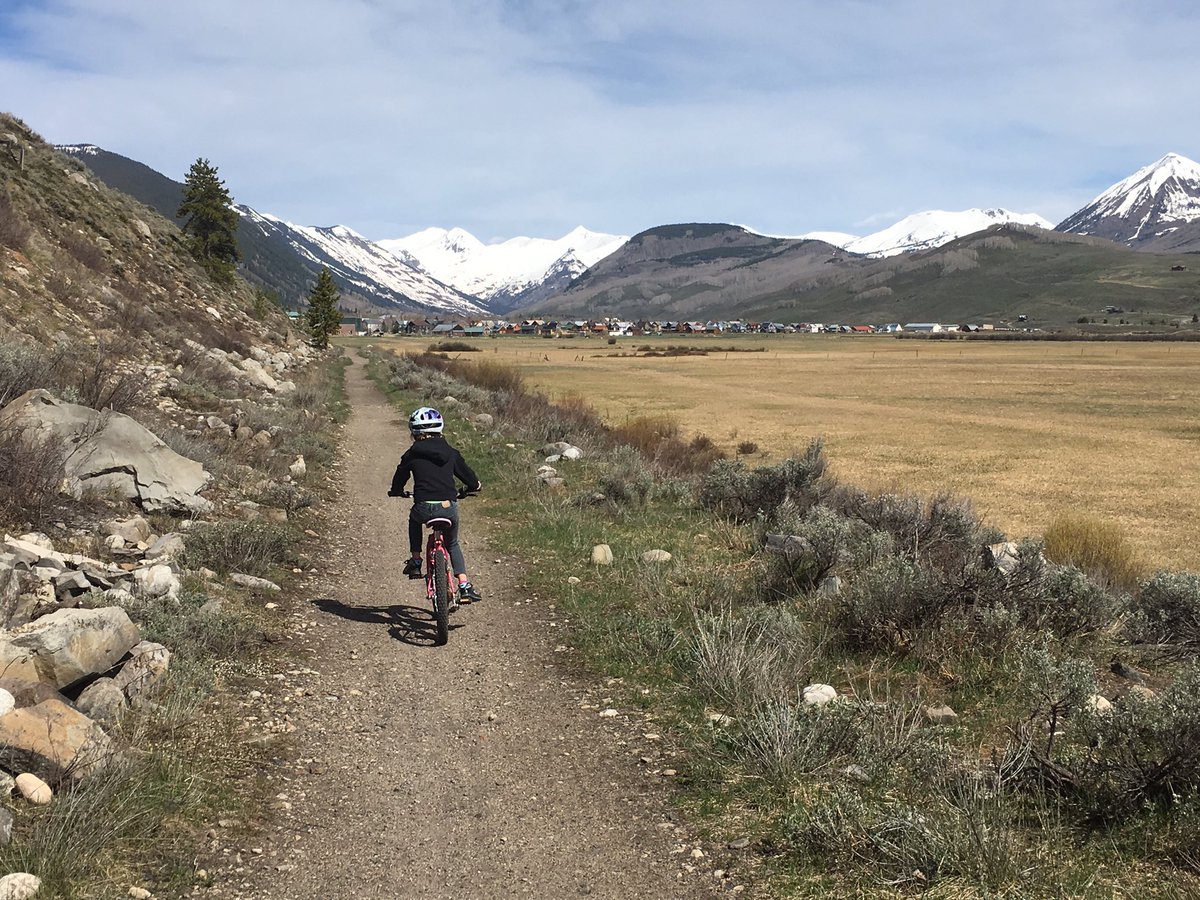 BrianBarker's tweet photo. Family bike ride around #CrestedButte with some #BridgesOfTheButte practice mixed in. @AdaptiveCB https://t.co/WNWAtwNuJD