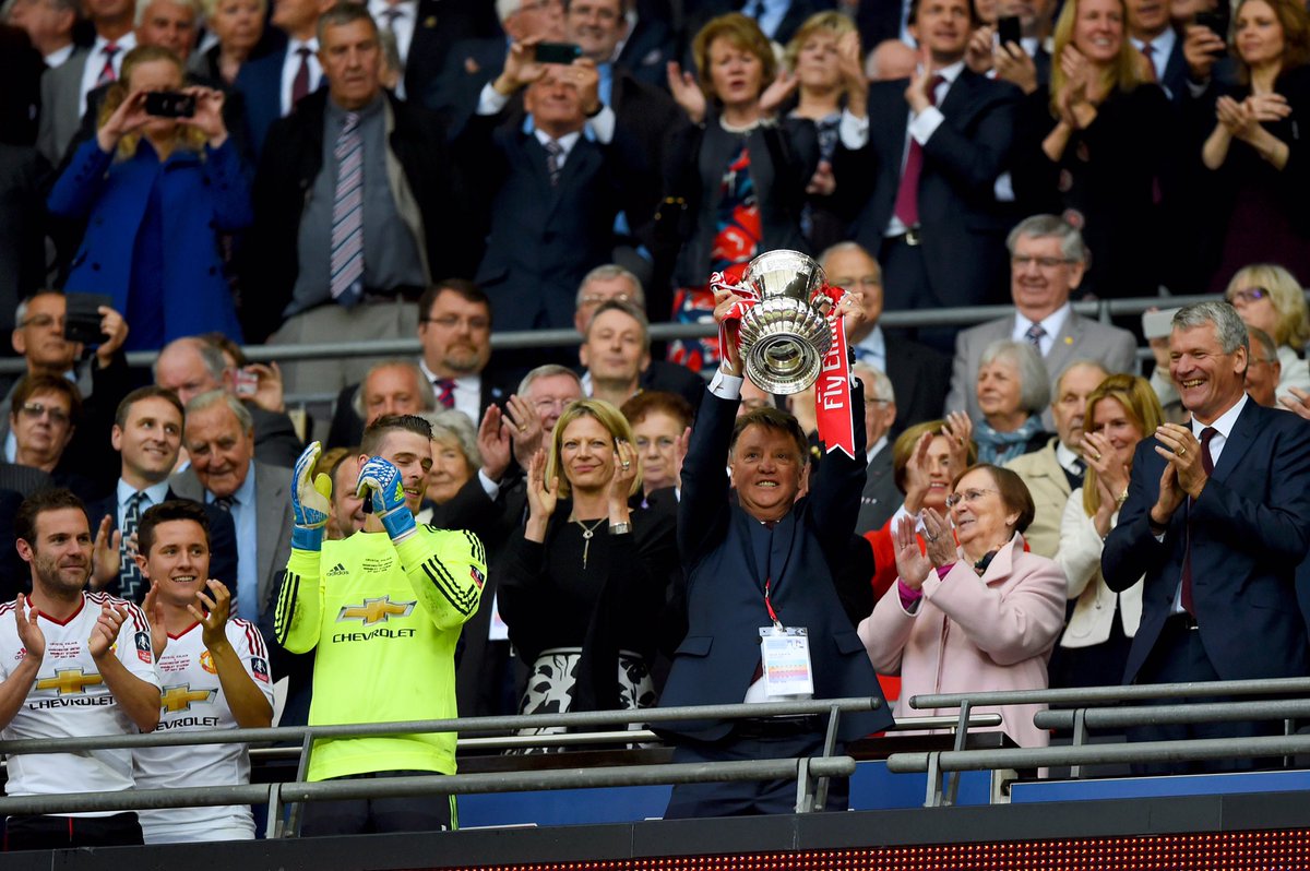 EmiratesFACup's tweet photo. Winners! 🏆👀👏😎 https://t.co/FqXLMR2mBT