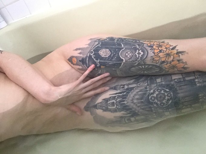 Bath time to soothe my poor body bc hangover is finally over today and now I have a cold 😅 https://t