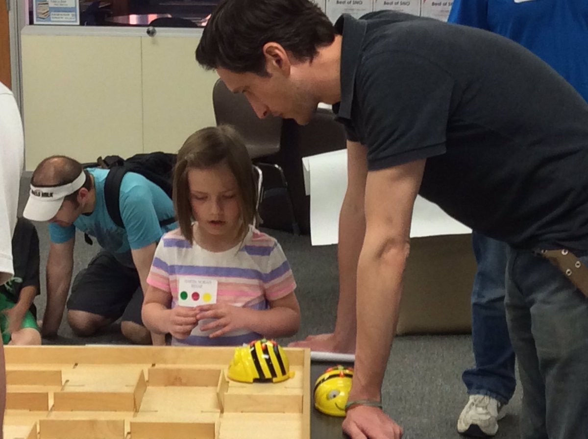 ISD196Coding's tweet photo. Spheros &amp; Ozobots &amp; Dash, oh my! Bee-bots and Scratch too! @AVHS_STEM coding for the morning. #code196 https://t.co/uuWYzP0LKc