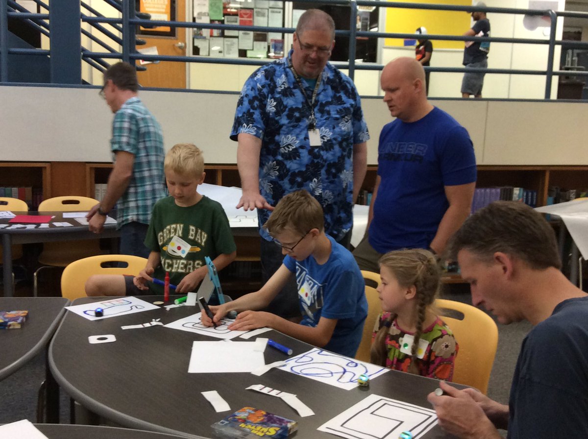 ISD196Coding's tweet photo. Spheros &amp; Ozobots &amp; Dash, oh my! Bee-bots and Scratch too! @AVHS_STEM coding for the morning. #code196 https://t.co/uuWYzP0LKc