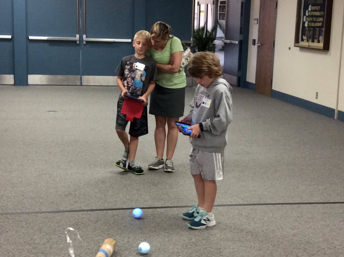 ISD196Coding's tweet photo. Spheros &amp; Ozobots &amp; Dash, oh my! Bee-bots and Scratch too! @AVHS_STEM coding for the morning. #code196 https://t.co/uuWYzP0LKc