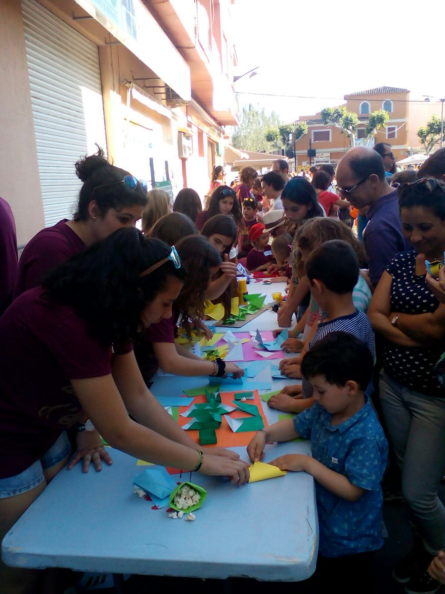 PaidosDenia's tweet image. #Erasmus+ #Smartmaths a les Trobades amb els alumnes del Club Matemàtic fent de monitors @sepiegob