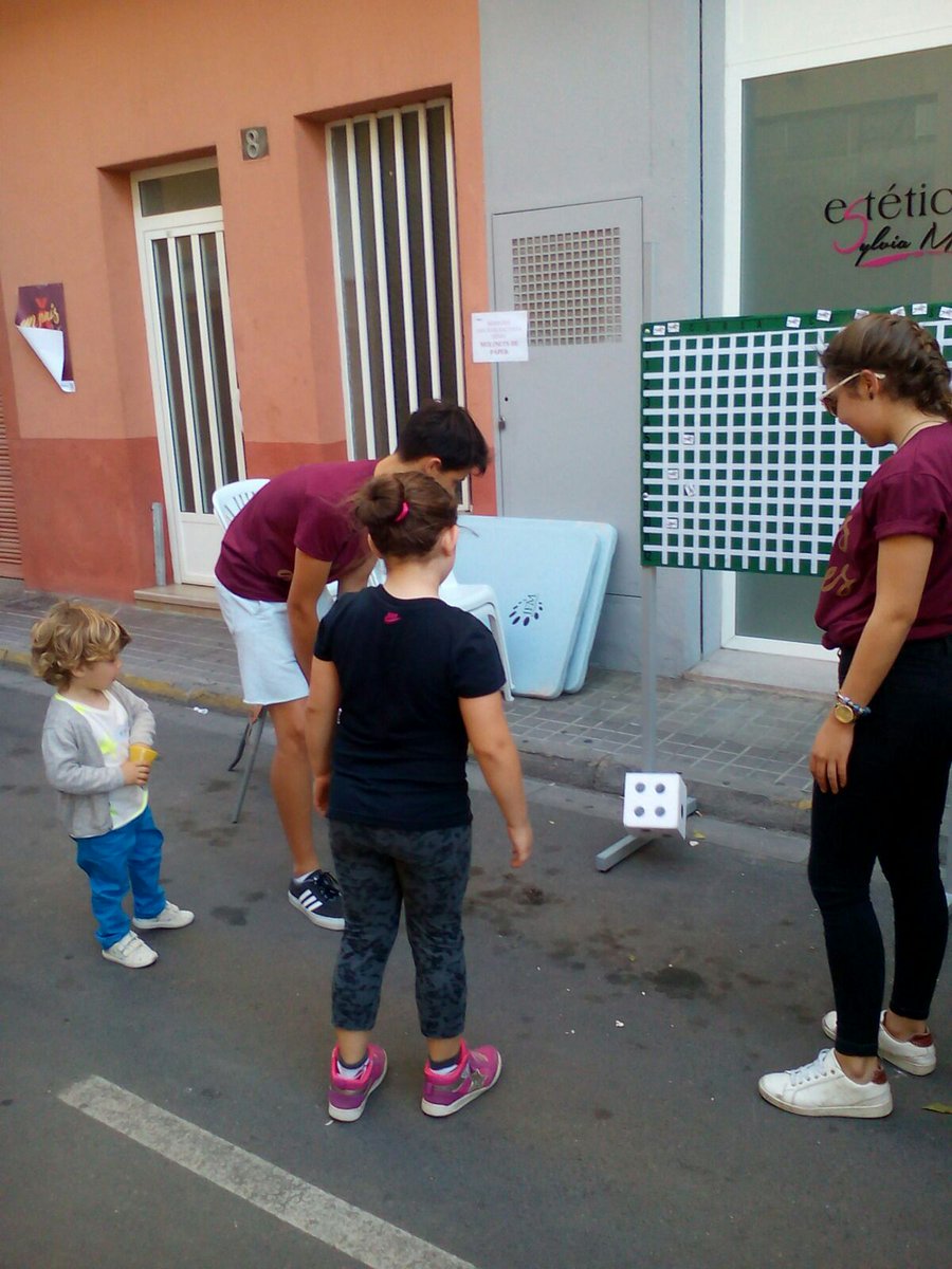 PaidosDenia's tweet image. #Erasmus+ #Smartmaths a les Trobades amb els alumnes del Club Matemàtic fent de monitors @sepiegob