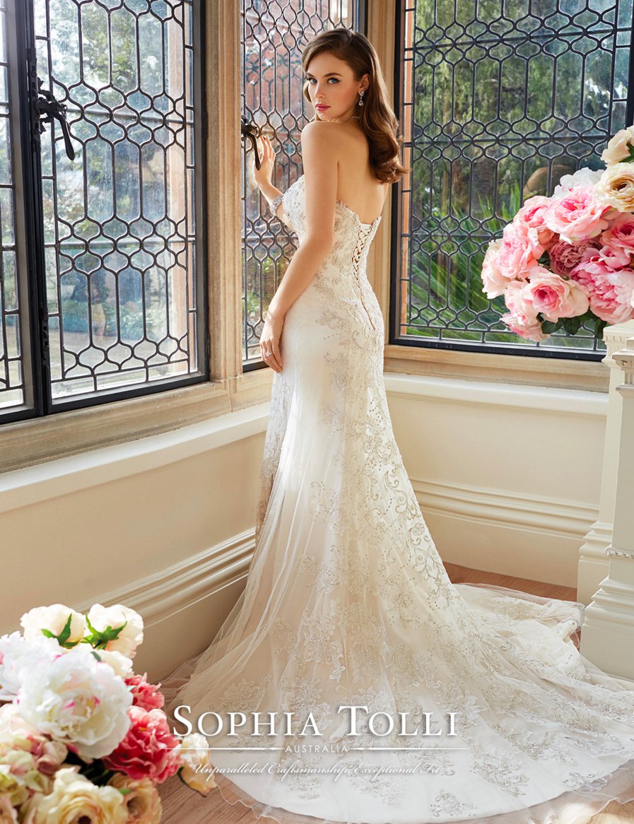 YouHelpUsGrow's tweet image. bestforbride: RT IAmWeddings: bestforbride: RT Bride_Gent: Stunning a-line bridal gown from the SophiaTolli collec…