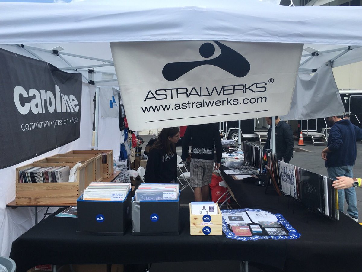 LA stop by <a href="/waxrecordfair/">Wax Record Fair</a> 2 pick up rarities from <a href="/chembros/">The Chemical Brothers</a> <a href="/hot_chip/">Hot Chip</a> <a href="/halsey/">halsey 🌸</a> <a href="/kylie/">OG Kylie</a> <a href="/EmpireOfTheSun/">Empire of the Sun</a> &amp; more! #vinyl