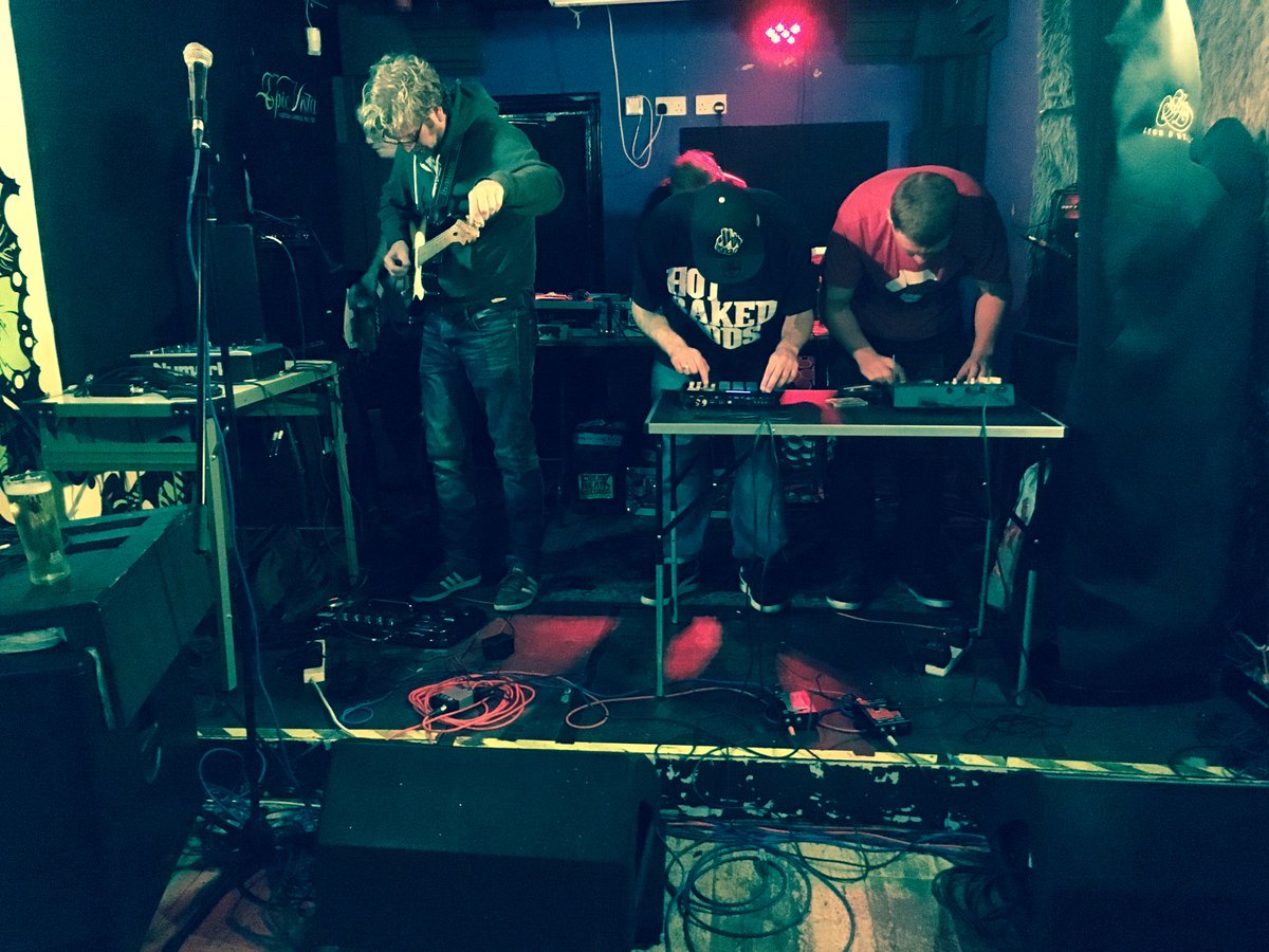 cleffmusic's tweet photo. Pushin' Buttons, come on down! Bar 42, #Worthing. #Livemusic # electronicmusic #hiphop https://t.co/W91wZVErqf