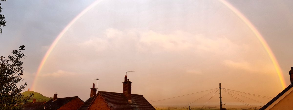 SamHaxton's tweet photo. Just WOW! #Rainbow #Beautiful #Somerset #Photography #GlastonburyTor #Glastonbury @VisitSomerset https://t.co/4XuDSO8Ppv