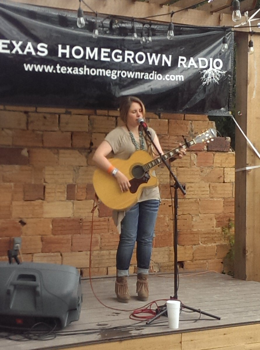 BoomTownJam's tweet photo. Back porch acoustic music with @txhomegrwnradio https://t.co/GFHrQLnsjf