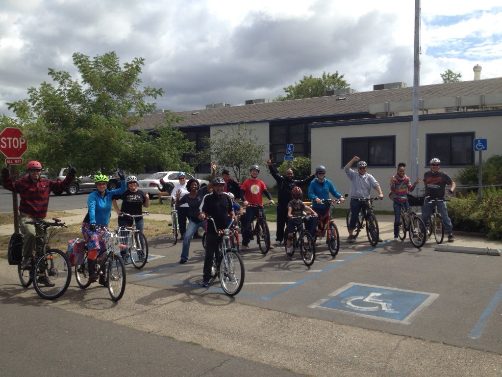 sacbike's tweet photo. Oak Park community bike ride gets ready to roll this morning from Fruit Ridge Collaborative #opna #sopca https://t.co/vjJVVvuAFR
