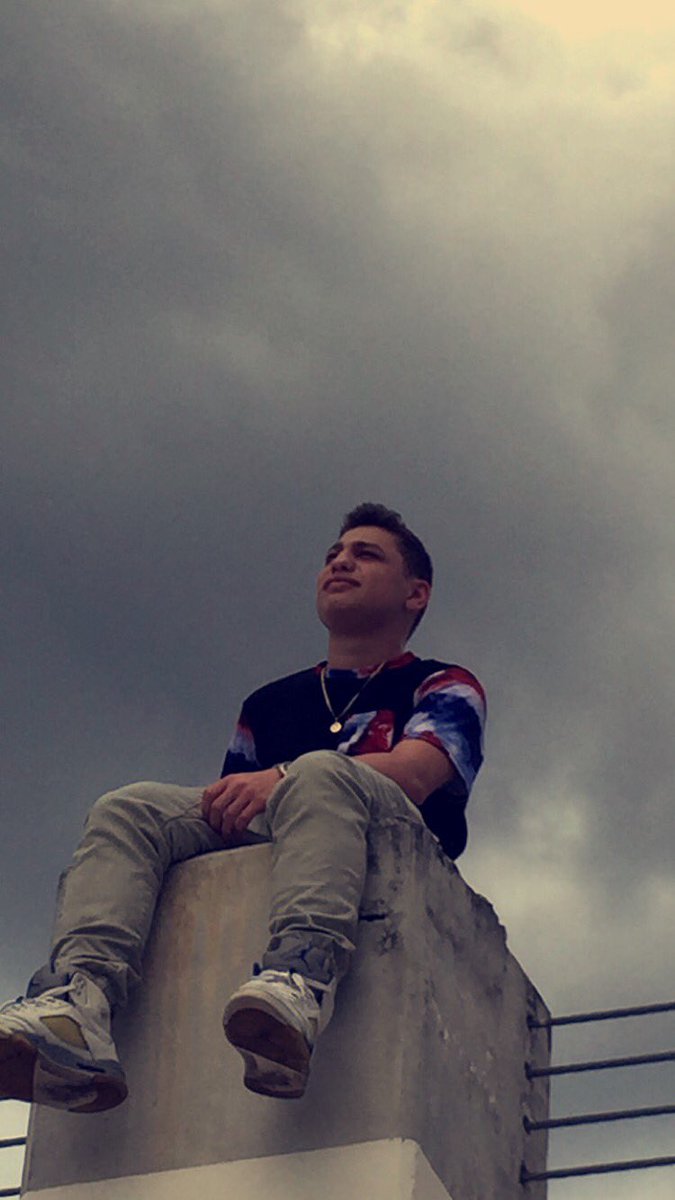 MPRTre_'s tweet image. good photoshoot today 📸 @Celloboy26