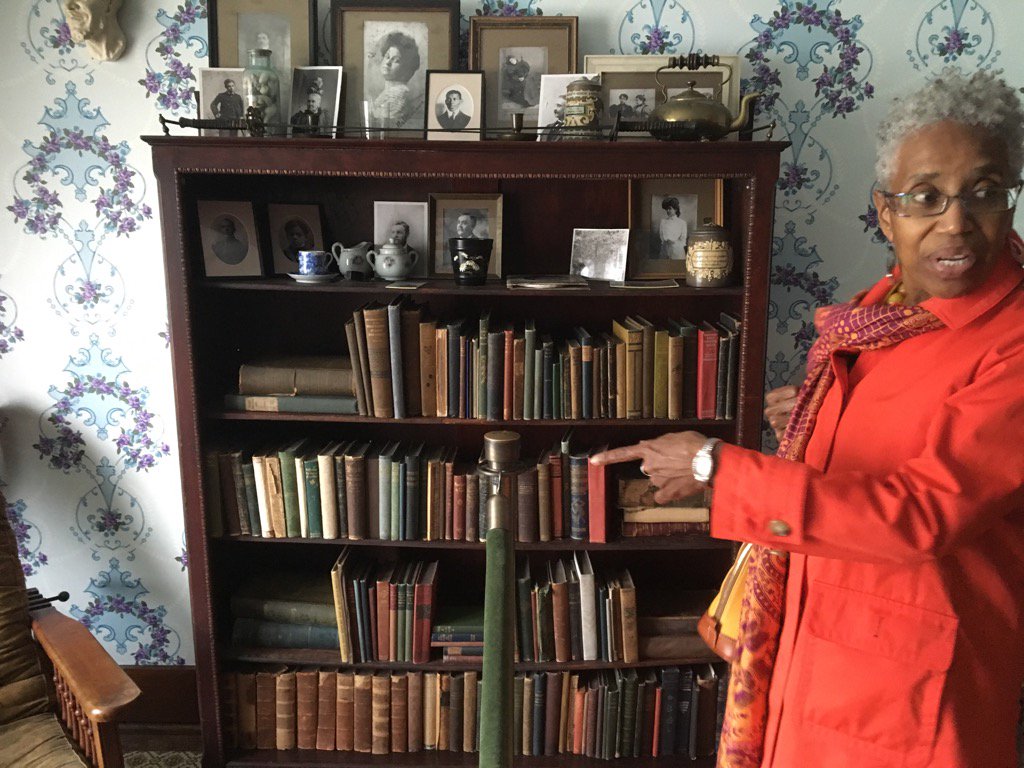 AfricanaCarr's tweet photo. Mama Moyo, an #AfricanMasterTeacher , in the study of Paul Lawrence Dunbar.  #IntellectualInspiration https://t.co/u8SBzxImXA