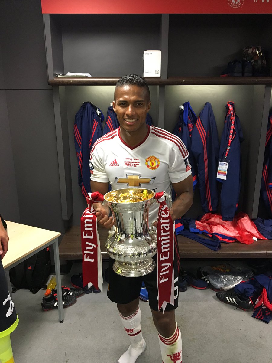 Este trofeo es para toda mi gente de Ecuador.❤️❤️❤️🇪🇨🇪🇨🇪🇨This trophy is for all my people in Ecuador .