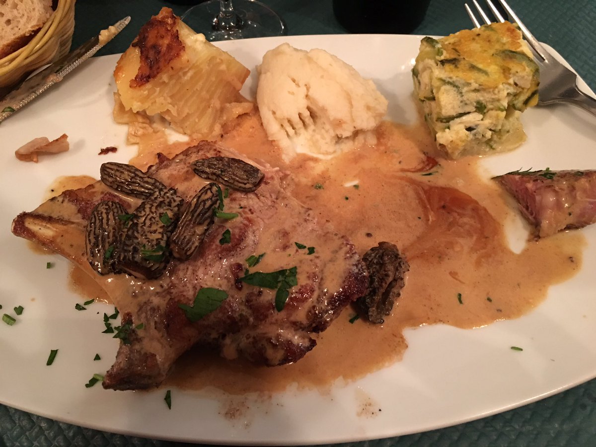 estrellablue's tweet photo. No solo de #postrecitos vive una #carne #Cannes2016 #lacave https://t.co/IpnQ6okvQ1
