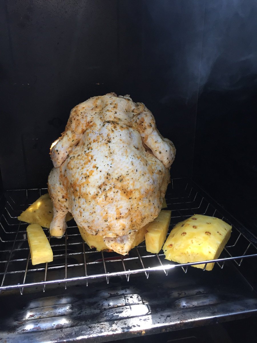 JRBBQBEER's tweet photo. #pineapple #bbq #pineapplestand #smoker #chicken https://t.co/fAjZKdWnc8