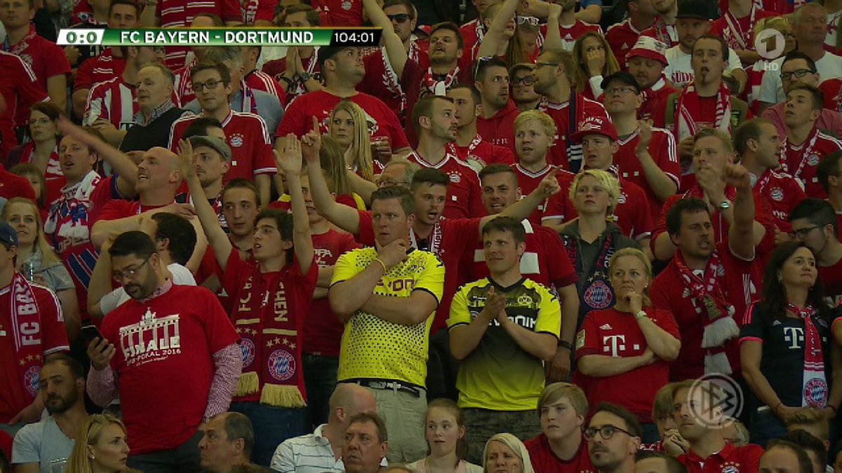 Die zwei coolsten <a href="/BVB/">Borussia Dortmund</a>-Fans aller Zeiten?! 😂😂😂 #FCBBVB #Pokalfinale