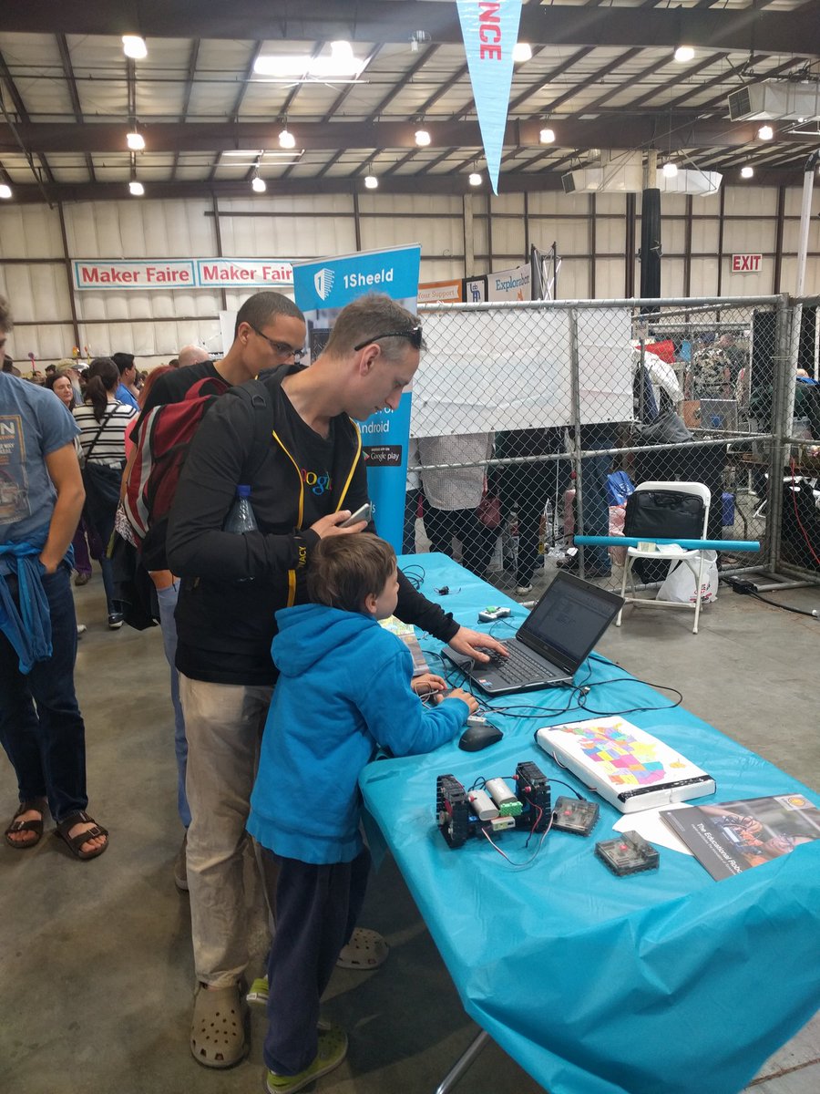 HishamKhodeir's tweet photo. #creativebits #educationalkits #forkids #egyptmakers #mfba16 https://t.co/AQzaGcHH3t