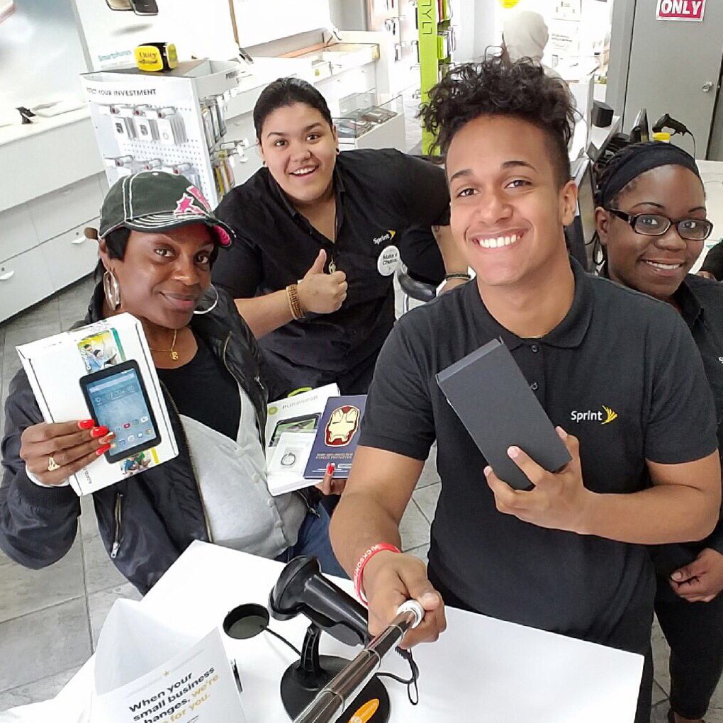 Sprint_Ritz's tweet photo. #selfiesticksaturday @Sprint_Ritz @kgerber0218 @Sprint4NYC #switchtosprint #BOGO https://t.co/GKWVn86IbB