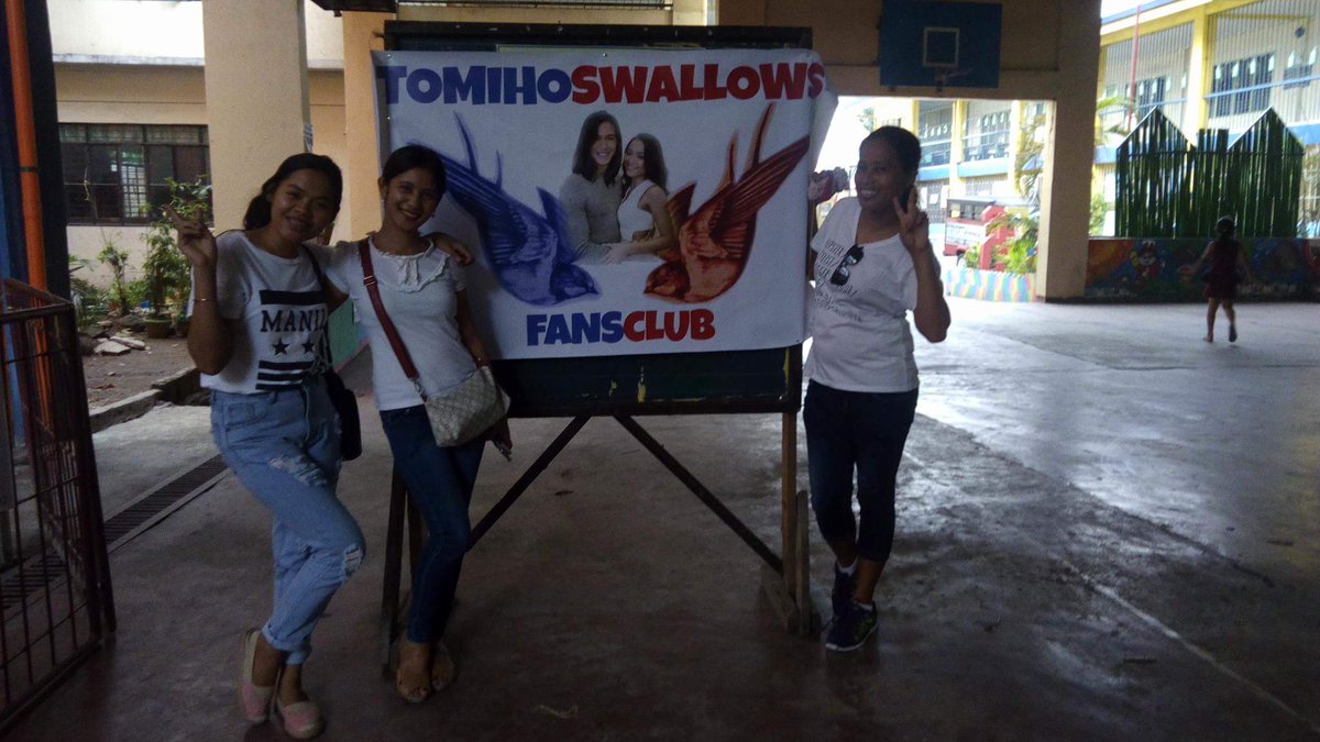 VebianL's tweet photo. haha ang saya gusto DW NLA mgpa pic sa tarp namin he he thank you ladies https://t.co/GJumv01moz
