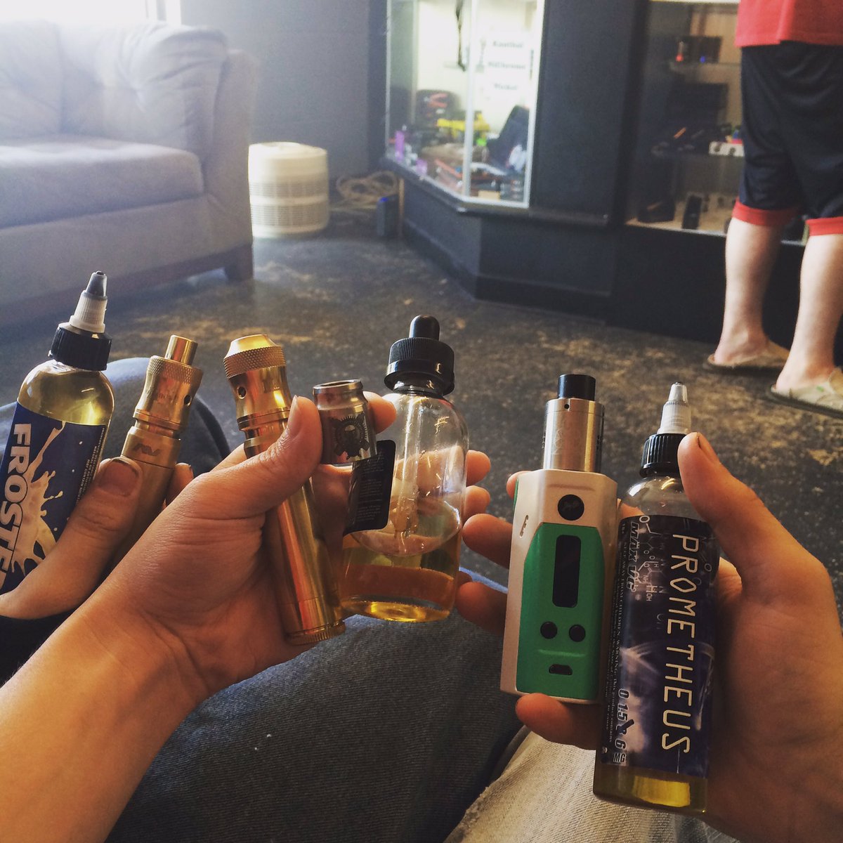 XxARCHNINExX's tweet photo. #vapeon #vaping #vapefam #handcheck https://t.co/2t7IAgcBZ8