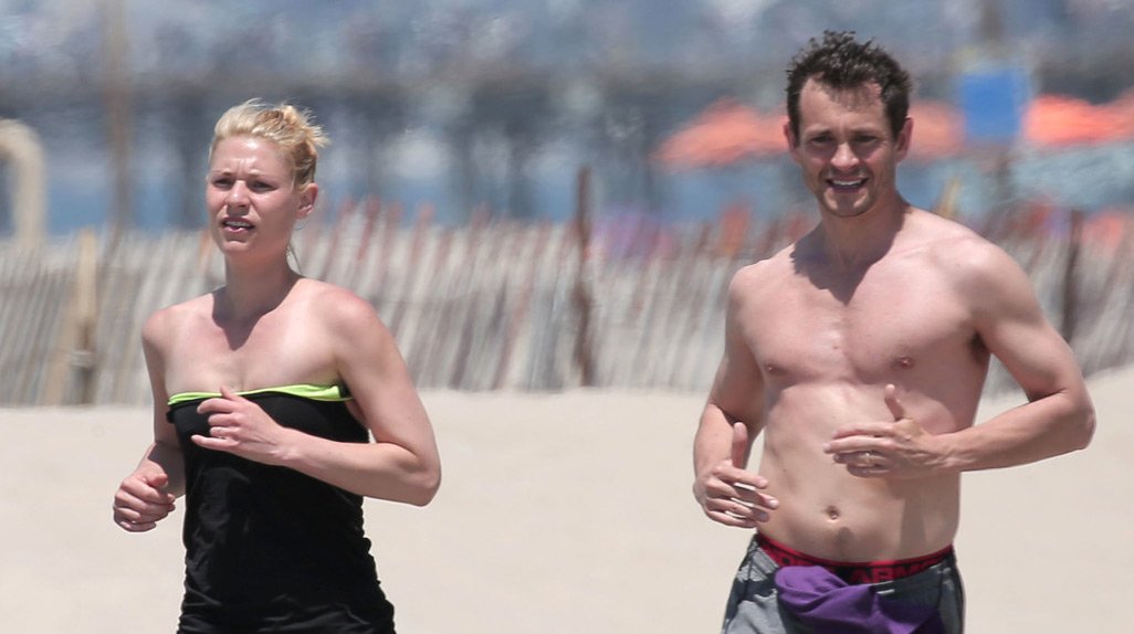 MoonOverManhatn's tweet photo. Hugh Dancy Goes Shirtless for… https://t.co/lzMvxkgO7l #Claire_Danes #Hugh_Dancy #Shirtless #Celebrity #News https://t.co/h40DeIqMm9