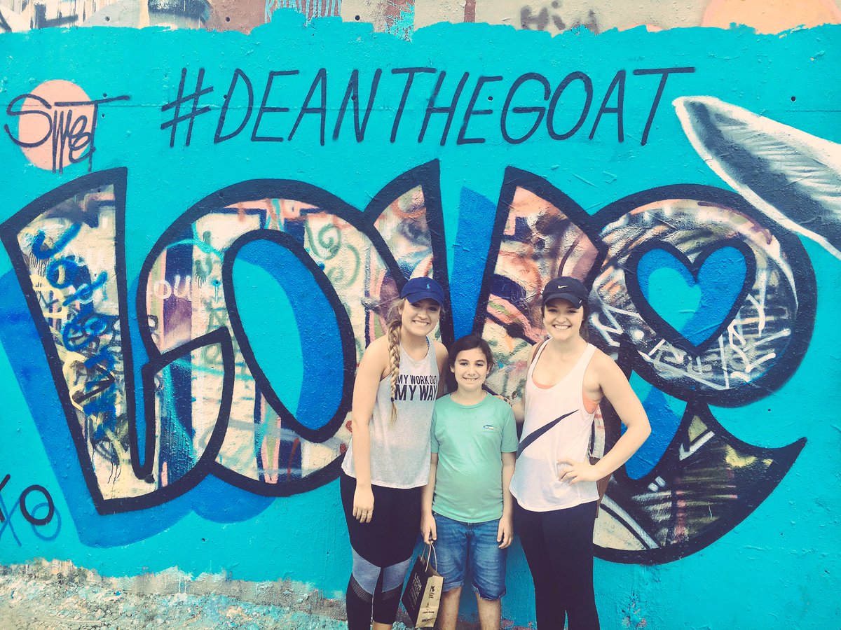 savirwin8's tweet photo. austin for the weekend, love spending time with these two😍 https://t.co/2QzgfF0V34