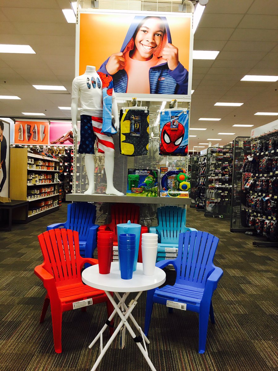 Memorial Day 🇺🇸 pool party? I think yes!! 🇺🇸 <a href="/kharris_target/">Karen Harris</a> <a href="/ghadaabarakat/">Ghada Barakat</a> <a href="/Jimanton12/">Jim Antón</a> <a href="/angel_yanke/">Angel</a> @tracyacurry1