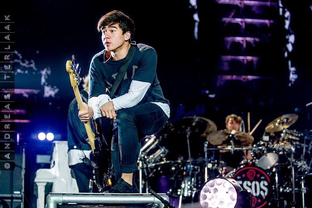 5SOSsUpdatess's tweet photo. @Calum5SOS @5sos on stage tonight at the Ziggo Dome for #SLFLAmsterdam1 (Andreas Terlaak Photography) https://t.co/gomUBV8RJy