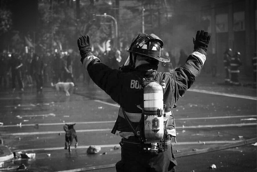 bomberosolmue's tweet photo. Levantemos la voz y digamos definitivamente...
#NoMasAgresionesABomberos ✋
Compartir y RT! https://t.co/U4wo5S9wJ9